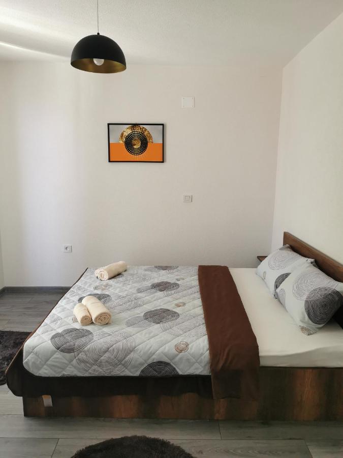 Gopo Guesthouse Elshani Esterno foto