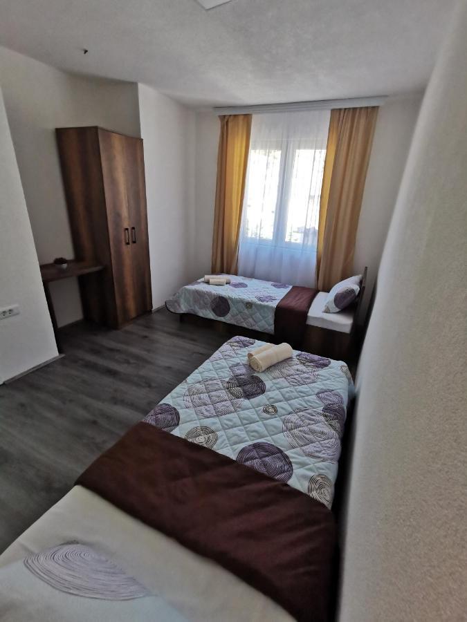 Gopo Guesthouse Elshani Esterno foto