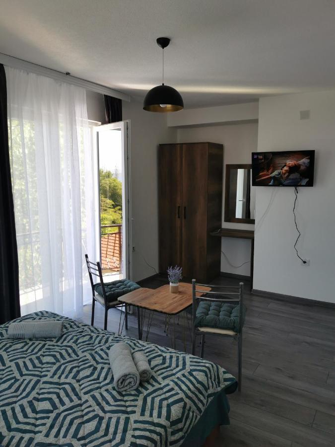 Gopo Guesthouse Elshani Esterno foto